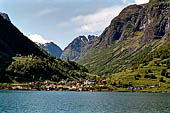 Norvegia, la regione dei fiordi, vedute durante la gita in battello lungo l'Aurlandsfjord e il Noeroyfjord. 